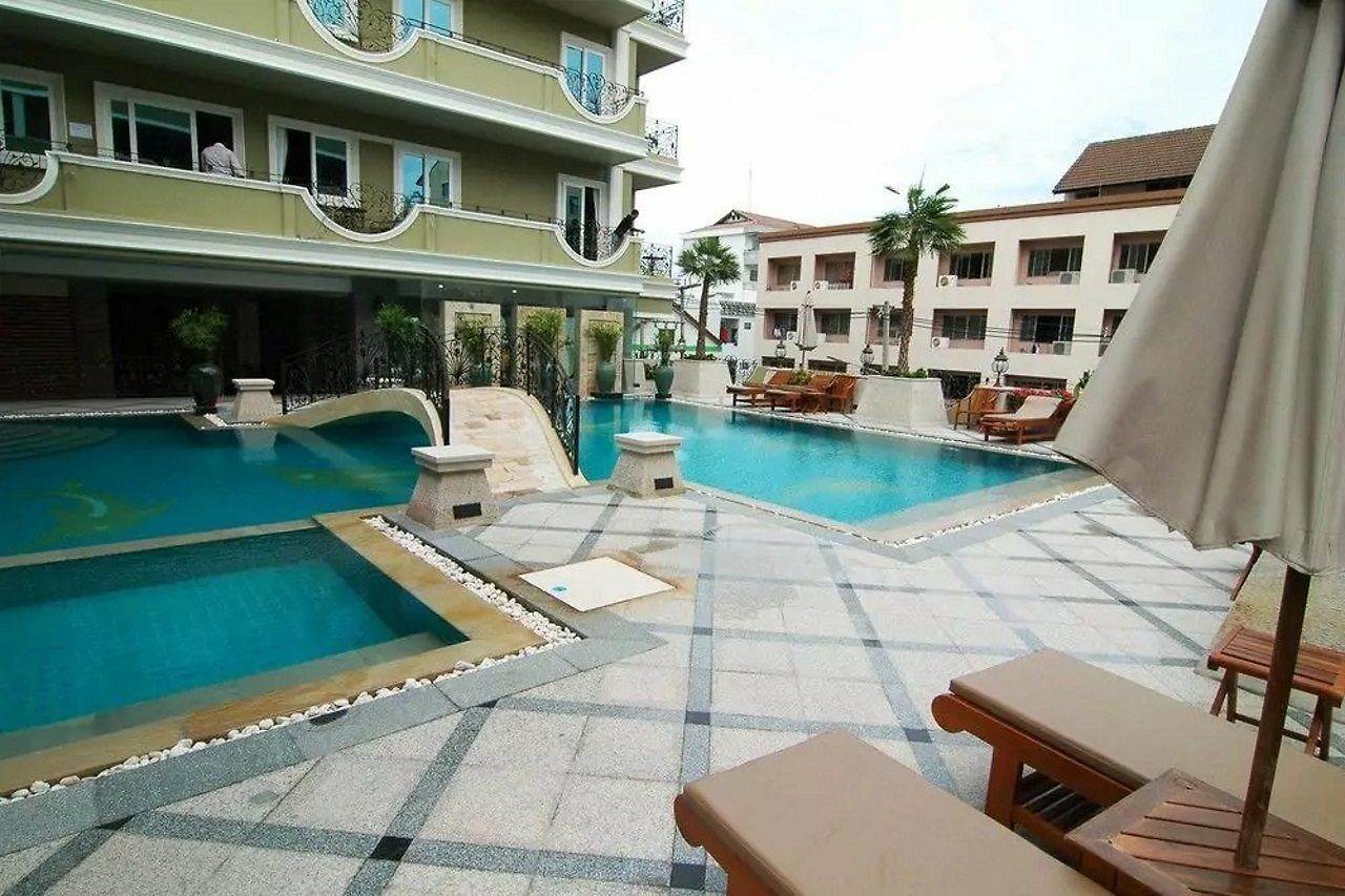 โรงแรม แอลเค รอยัลสวีท 4*