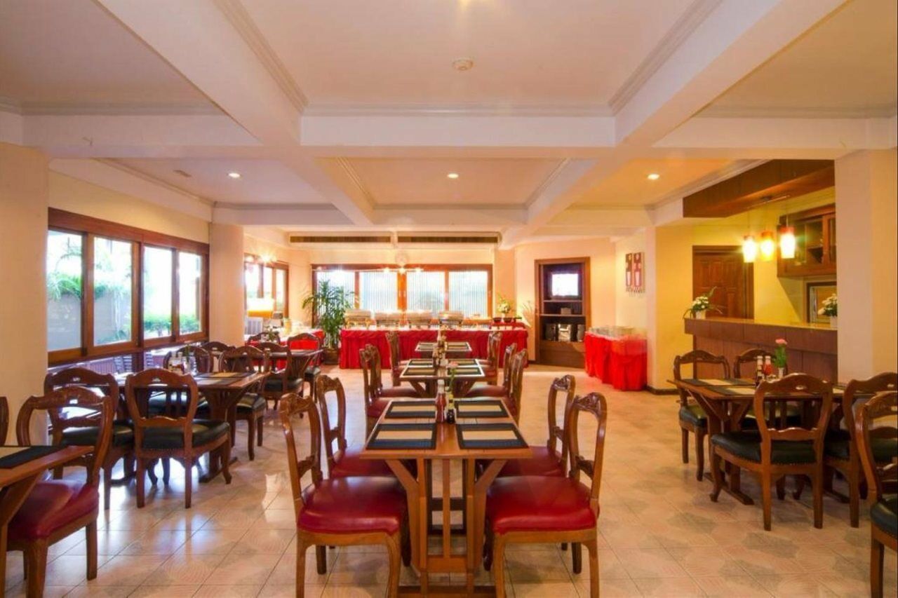 โรงแรม โรงแรมอีสท์ตินี่ 3*