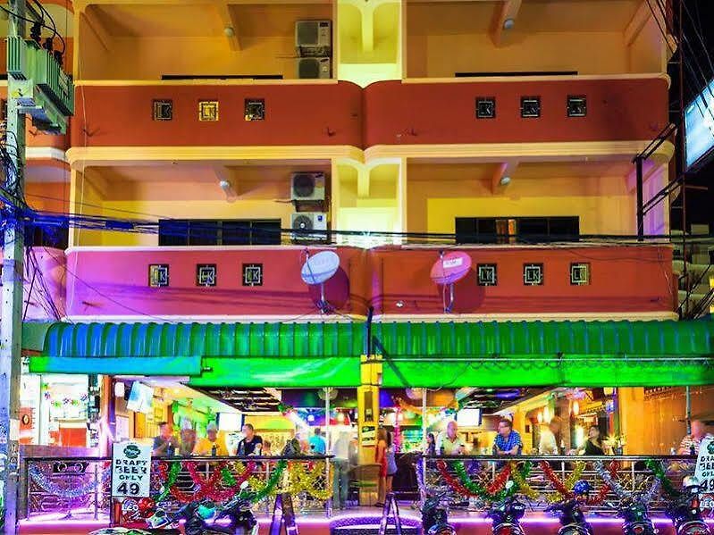 โรงแรม Harrys Bar & Restaurant