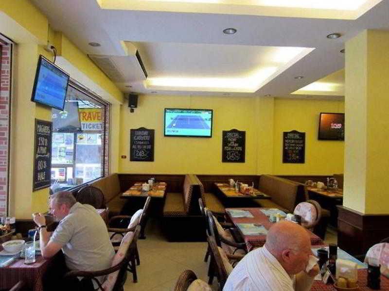 Robin's Nest & Restaurant บ้านพัก
