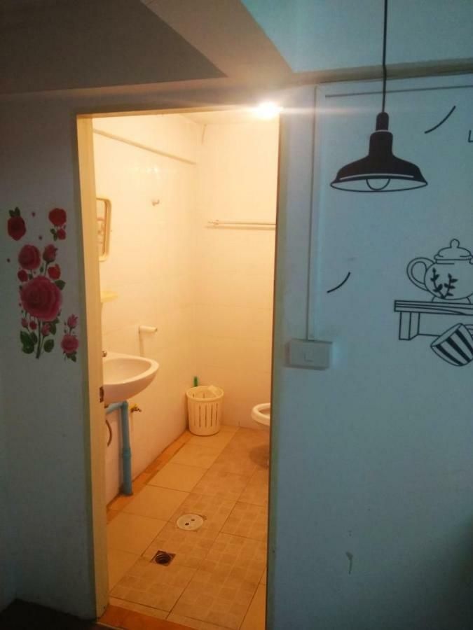 Hostel Backpackers (adults Only) *