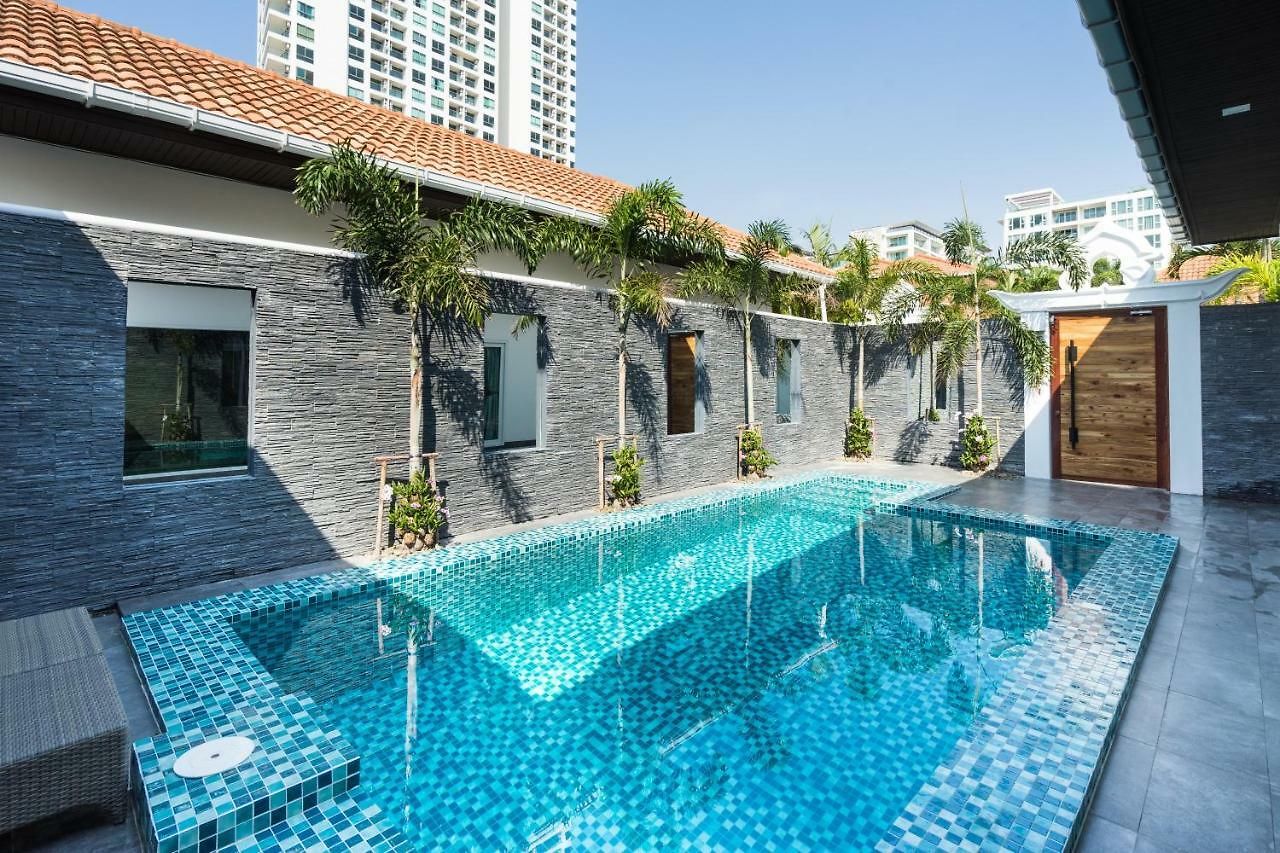 Majestic By Korawan วิลล่า Pattaya