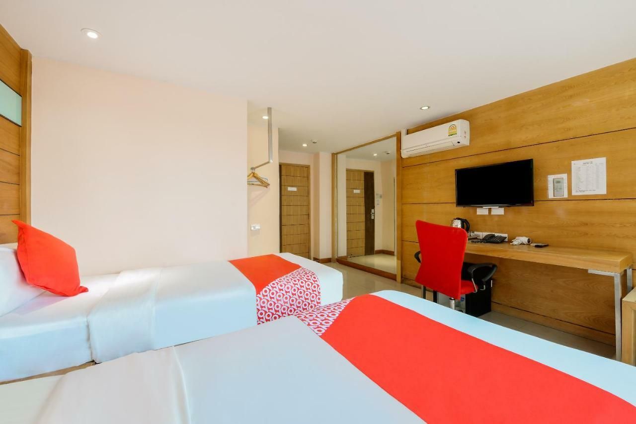 โรงแรม Oyo 143 Dday Resotel 4*