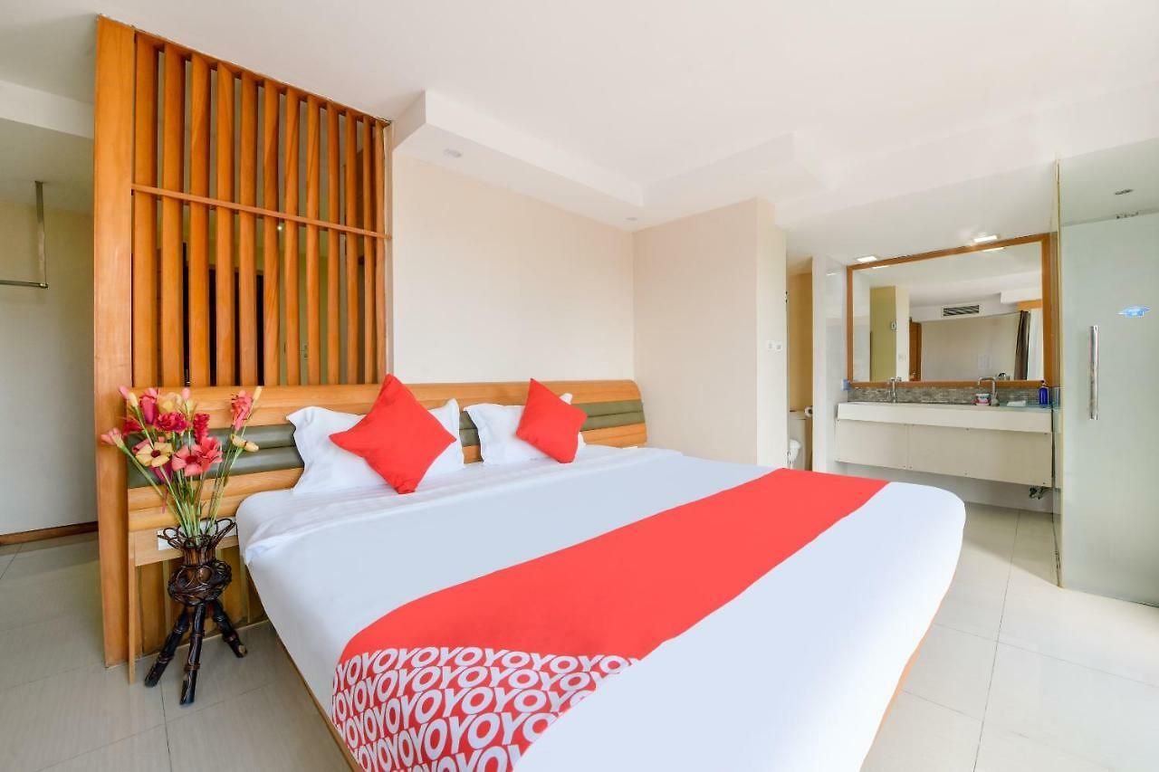 Oyo 143 Dday Resotel โรงแรม 4*