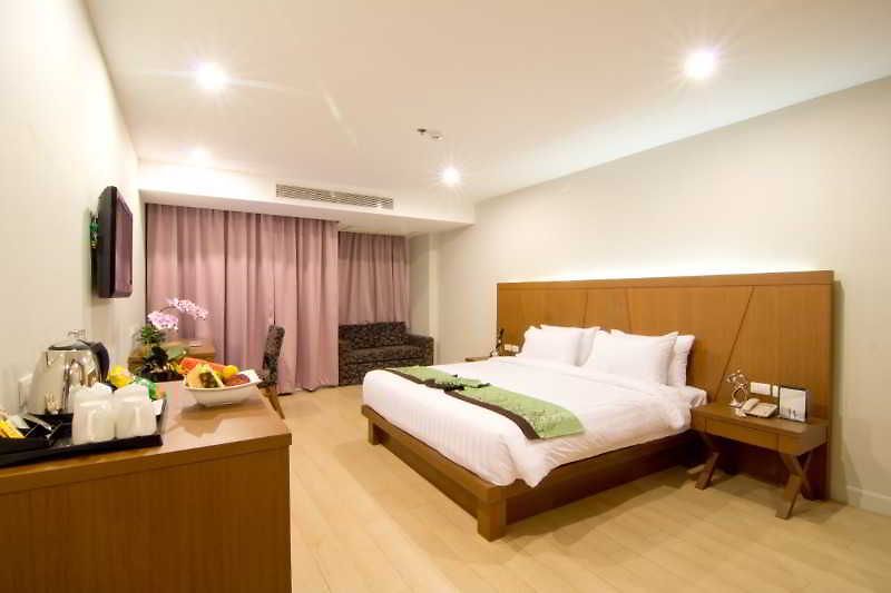 Hotel The 