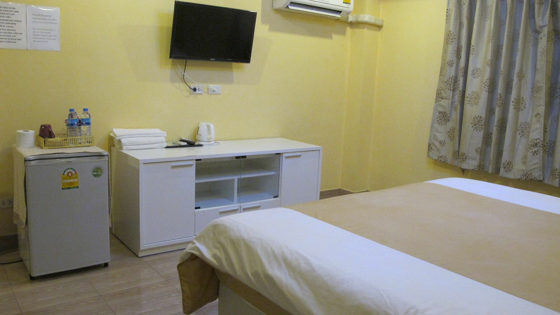 Oyo 75330 Little House โรงแรม 2*