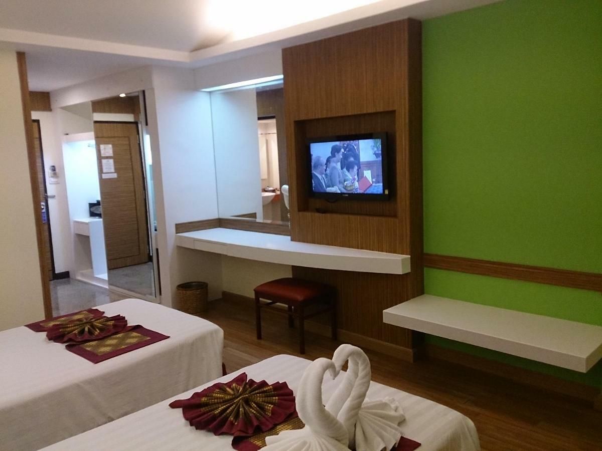 โรงแรม โรงแรมคาเมลอท Pattaya