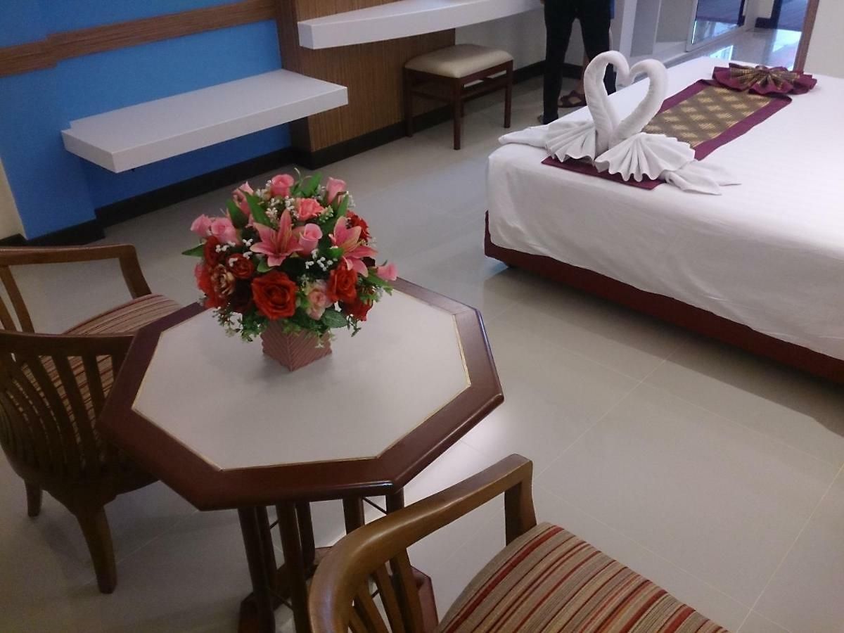 โรงแรม โรงแรมคาเมลอท Pattaya