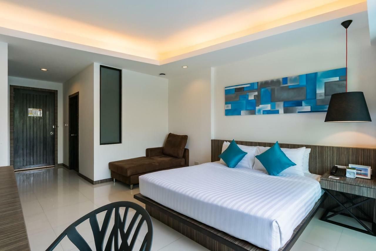 J โรงแรม 4*