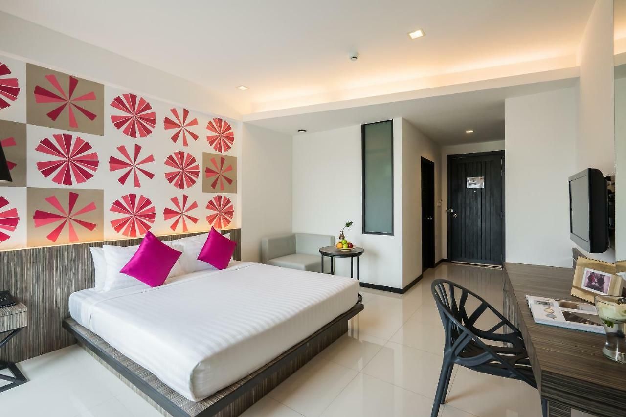 J โรงแรม 4*
