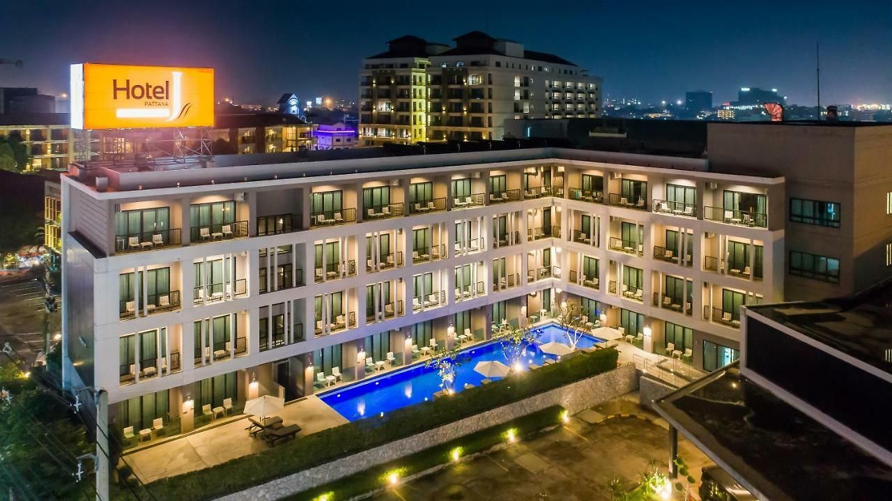 J โรงแรม 4*