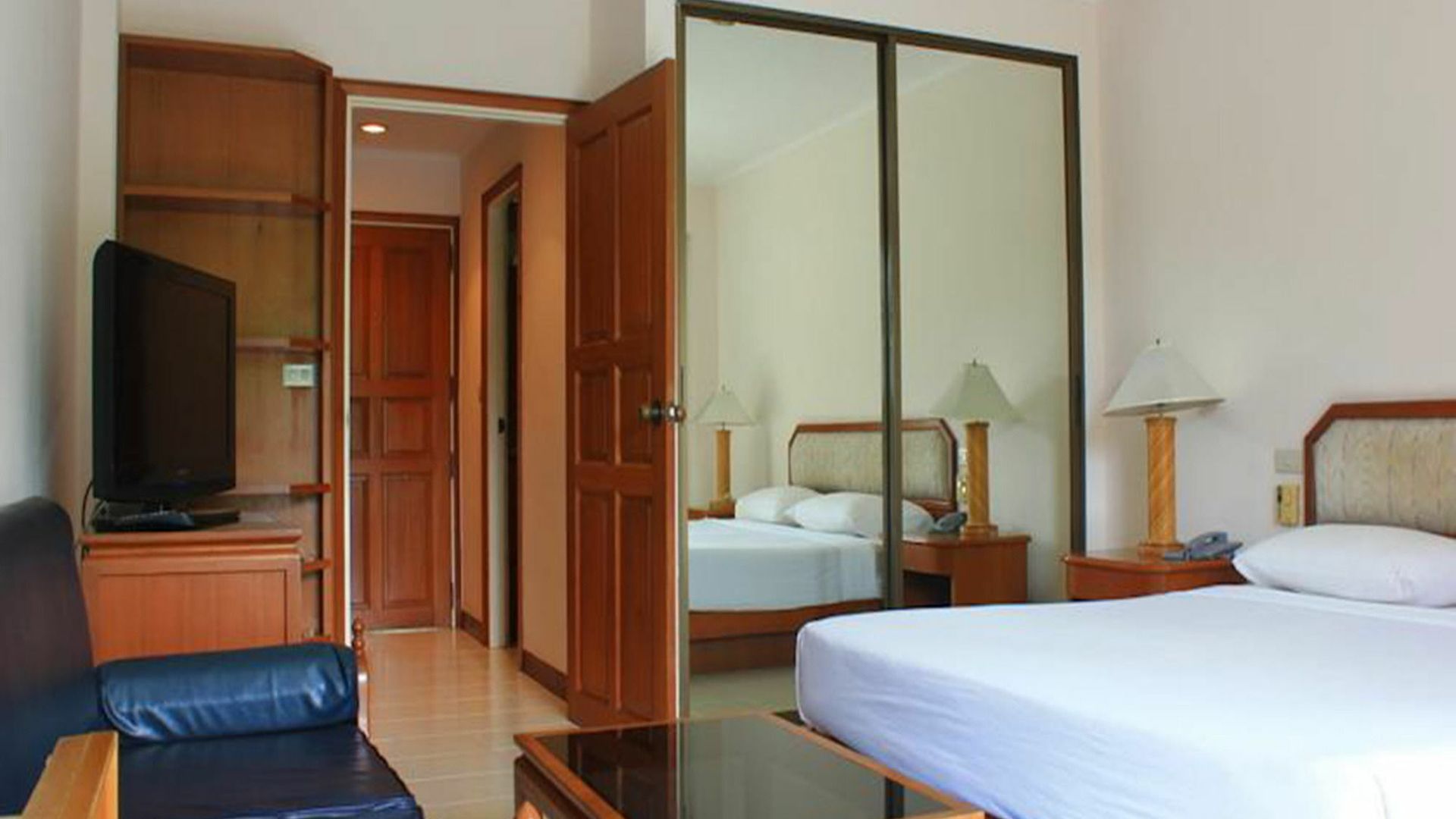 อพาร์ตโฮเทล The Monaco 2*