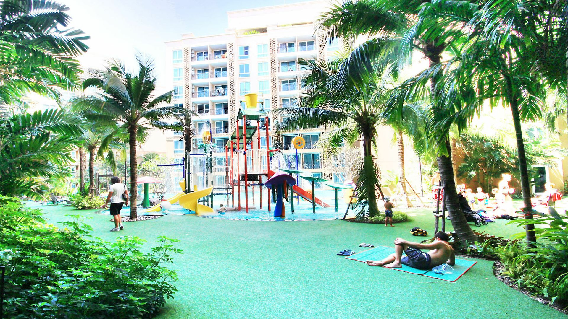 Atlantis & Water Park By The Sea โรงแรม Pattaya