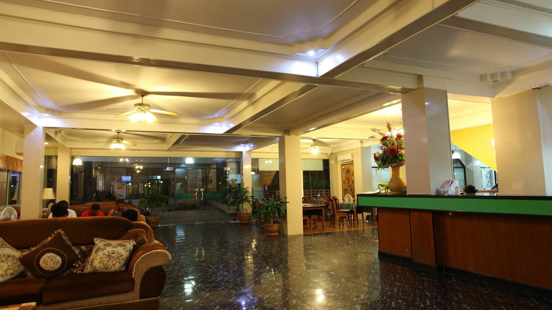 โรงแรมโฮม พัทยา โรงแรม