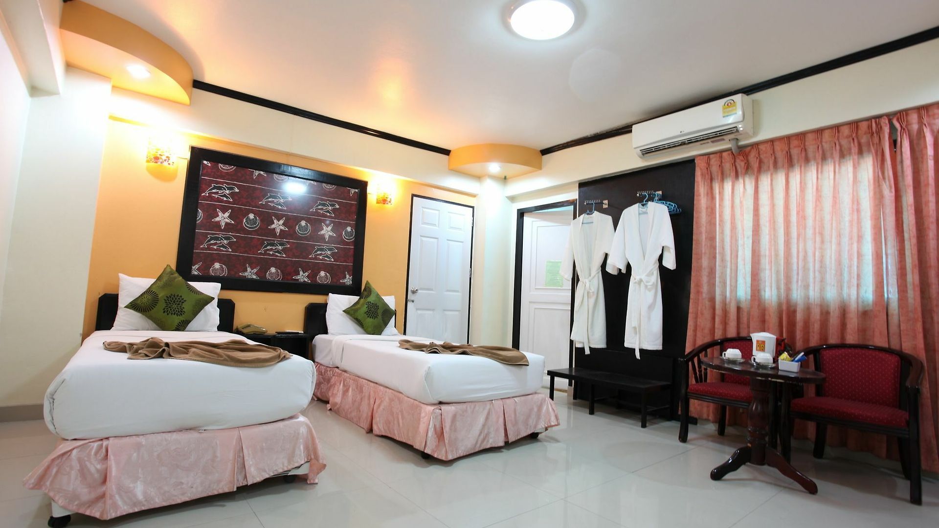 โรงแรม โรงแรมโฮม พัทยา
