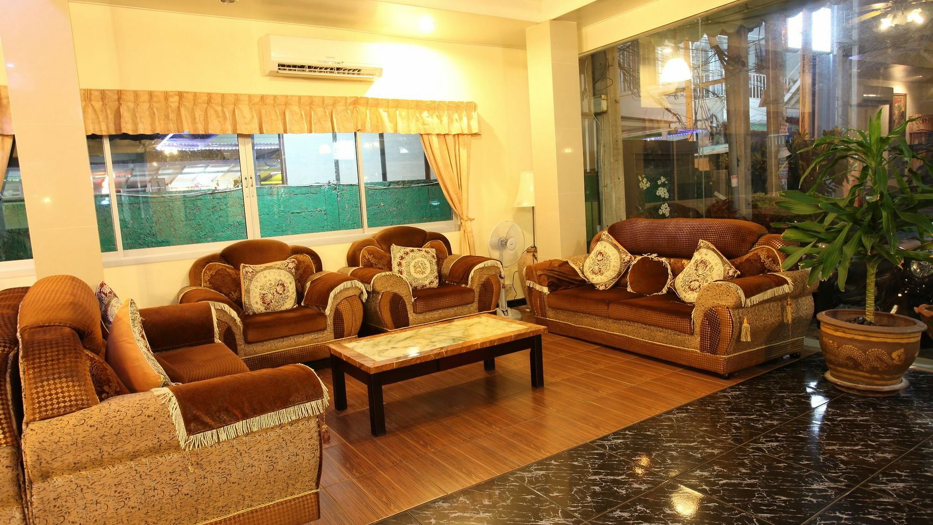 โรงแรม โรงแรมโฮม พัทยา