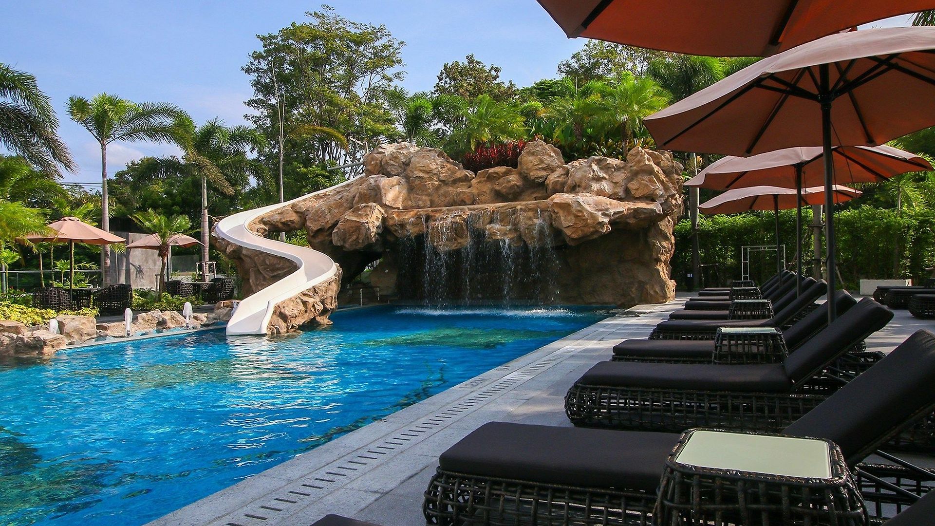 โรงแรม Amari Residences