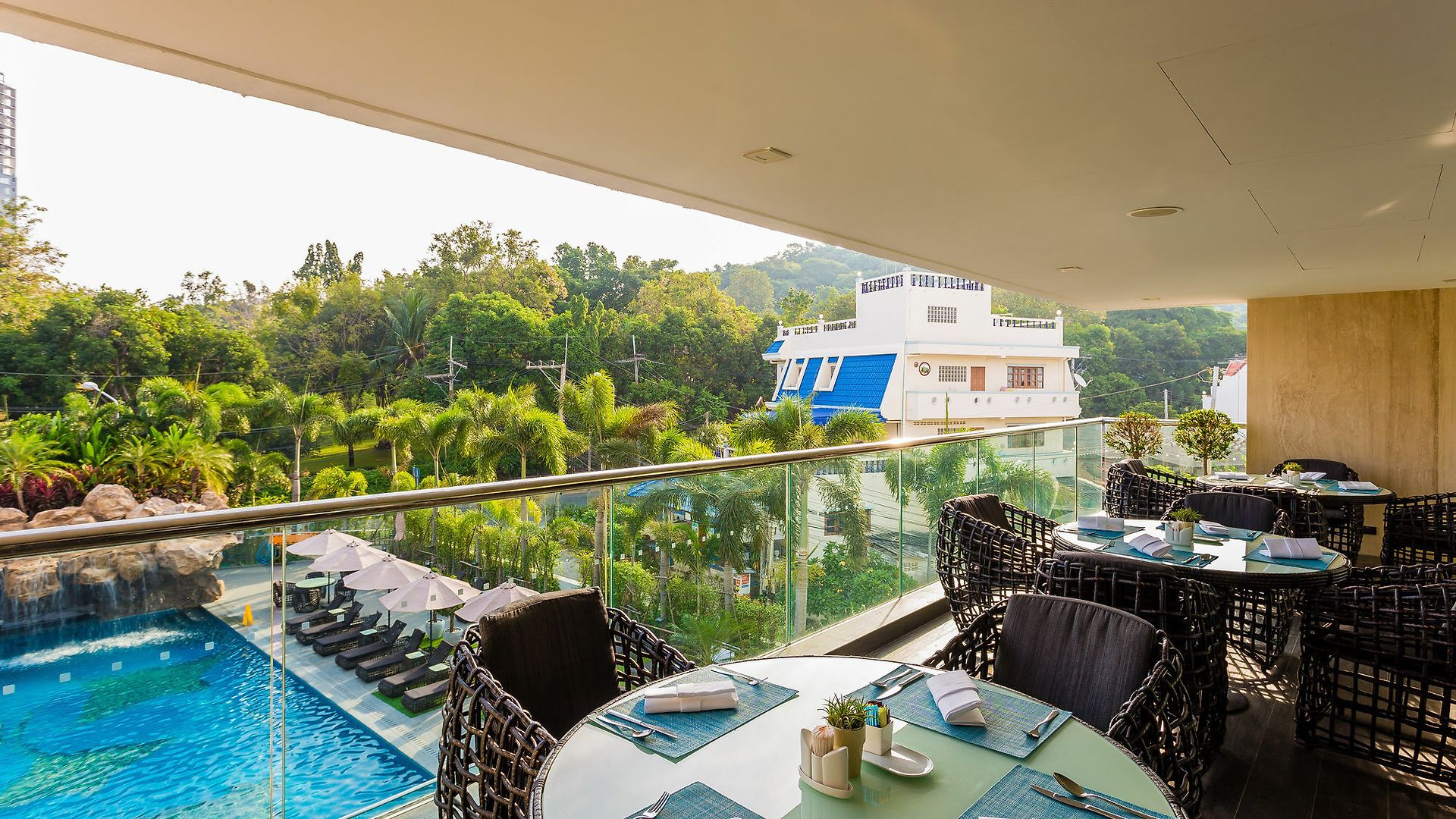 โรงแรม Amari Residences