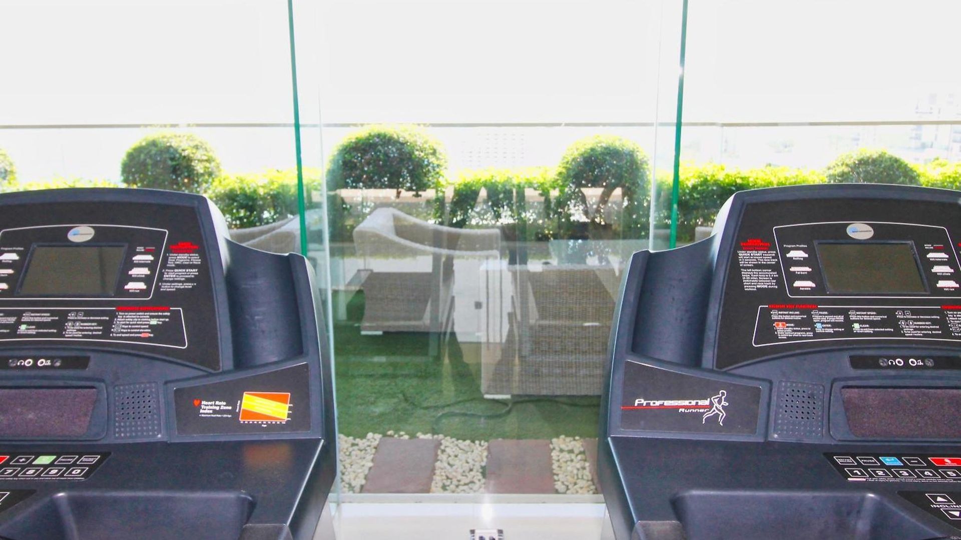 อพาร์ทเม้น The Peak Towers - Luxury High Floor Ocean View - 2 Pools & Gym Pattaya