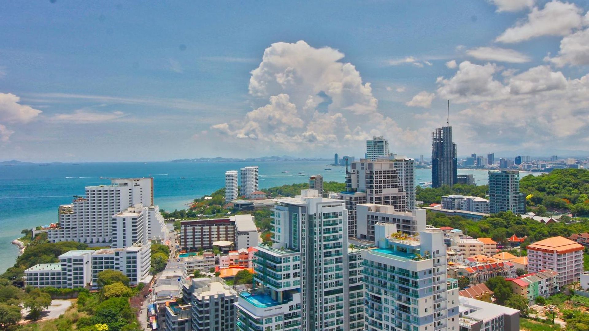อพาร์ทเม้น The Peak Towers - Luxury High Floor Ocean View - 2 Pools & Gym
