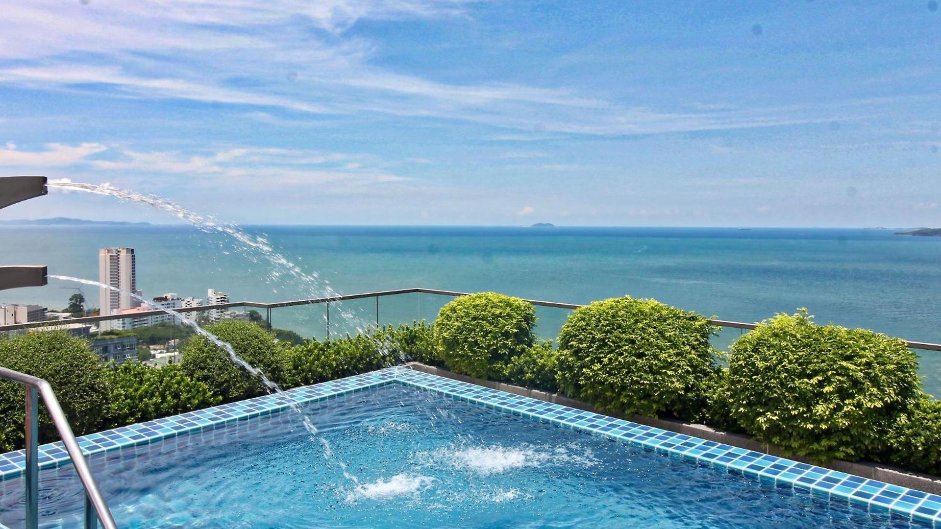 The Peak Towers - Luxury High Floor Ocean View - 2 Pools & Gym *