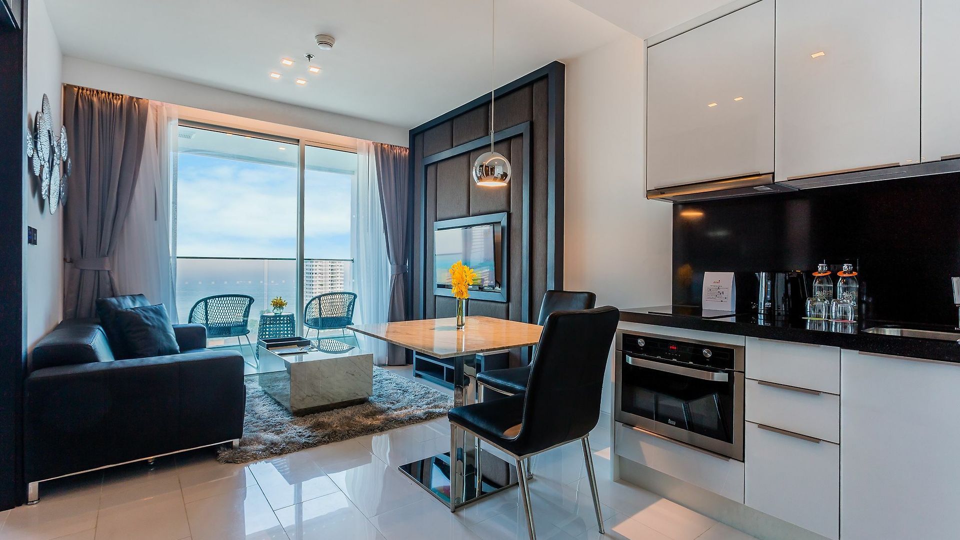 โรงแรม Amari Residences