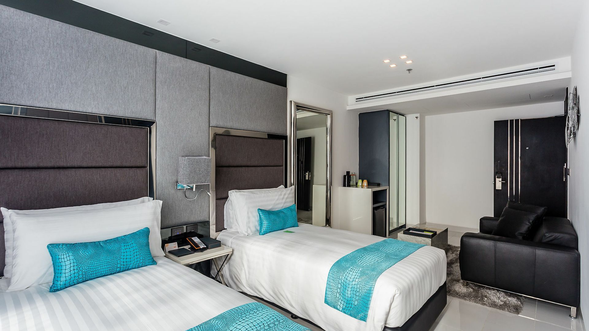 โรงแรม Amari Residences