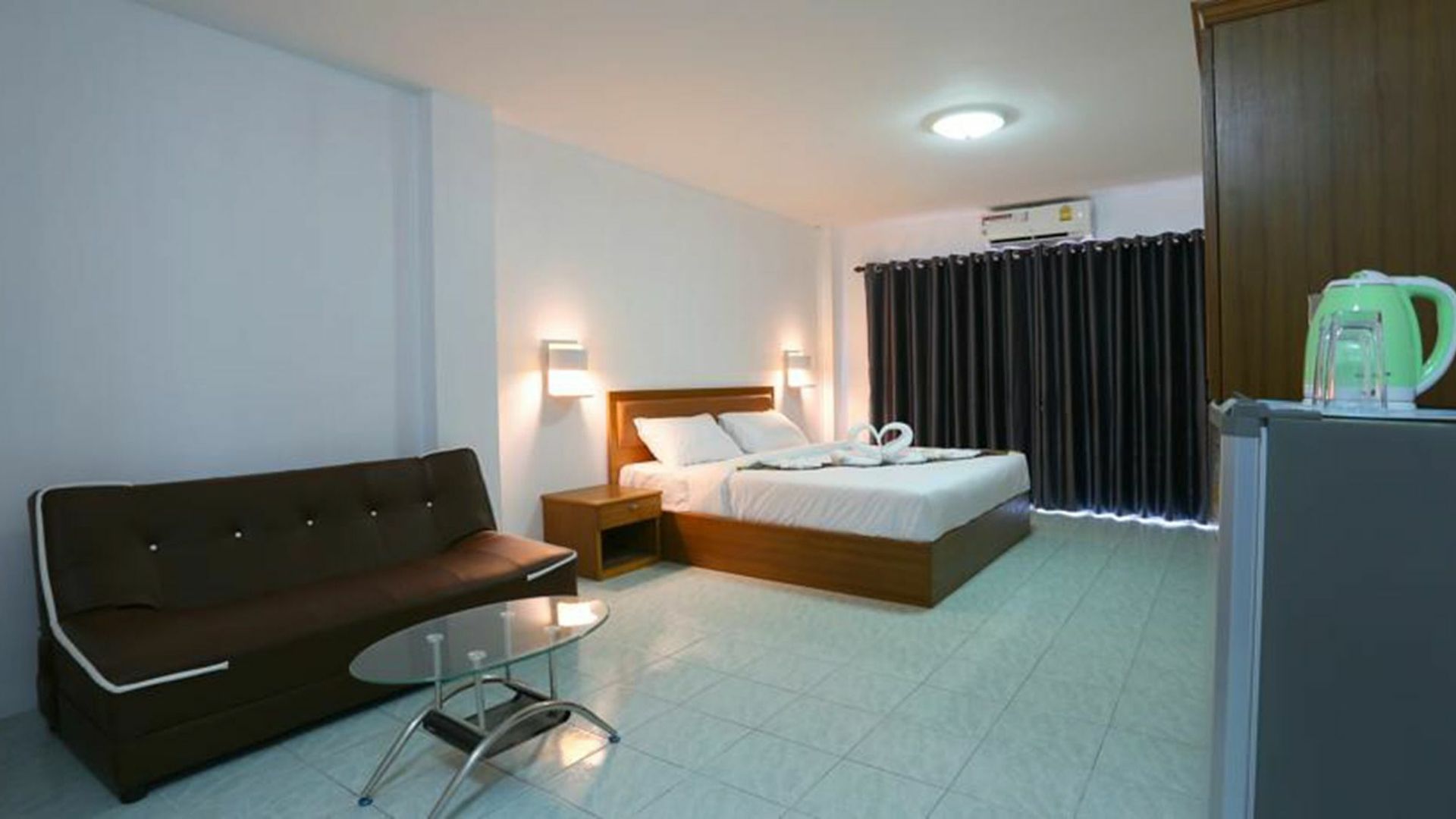 โรงแรม Liya 3*