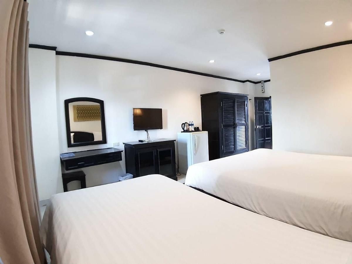 โกลเดนท์ทิวลิป เอสเซนเชียล พัทยา โรงแรม 3*