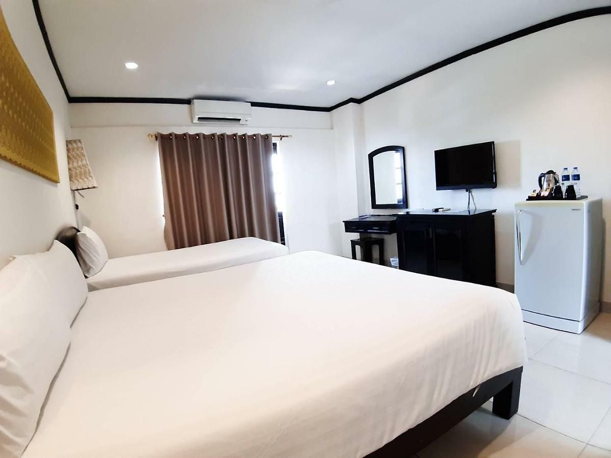 โกลเดนท์ทิวลิป เอสเซนเชียล พัทยา Pattaya