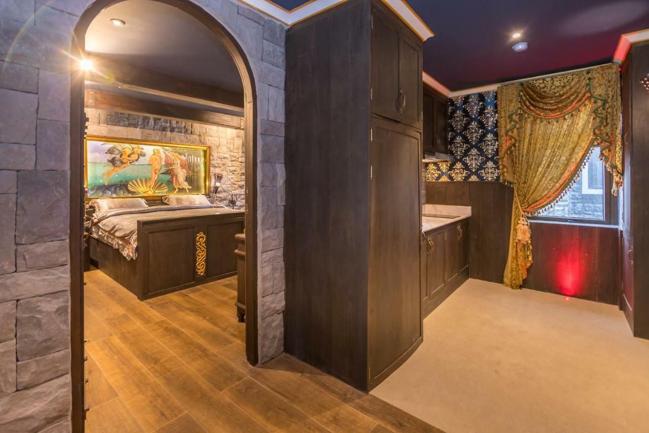 Castle Suites