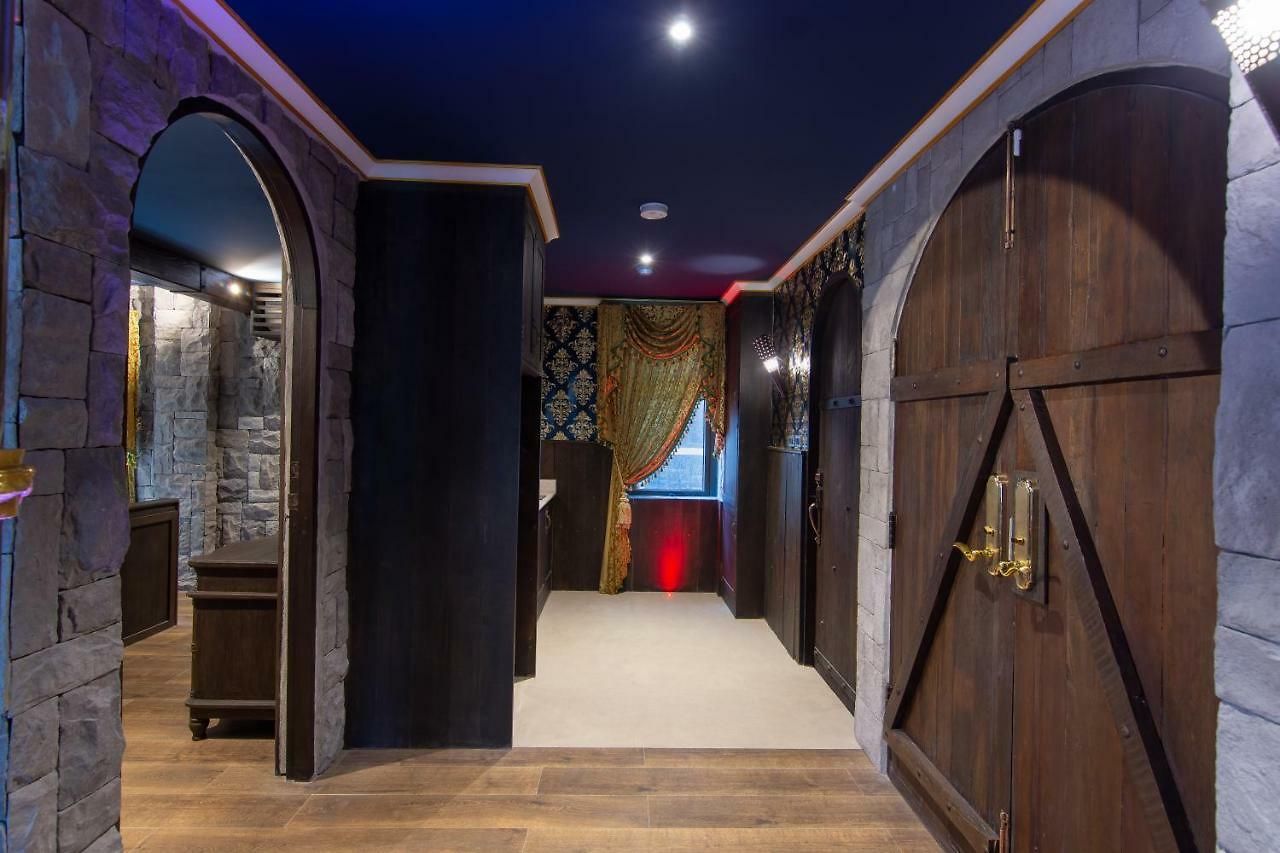 โรงแรม Castle Suites 5*