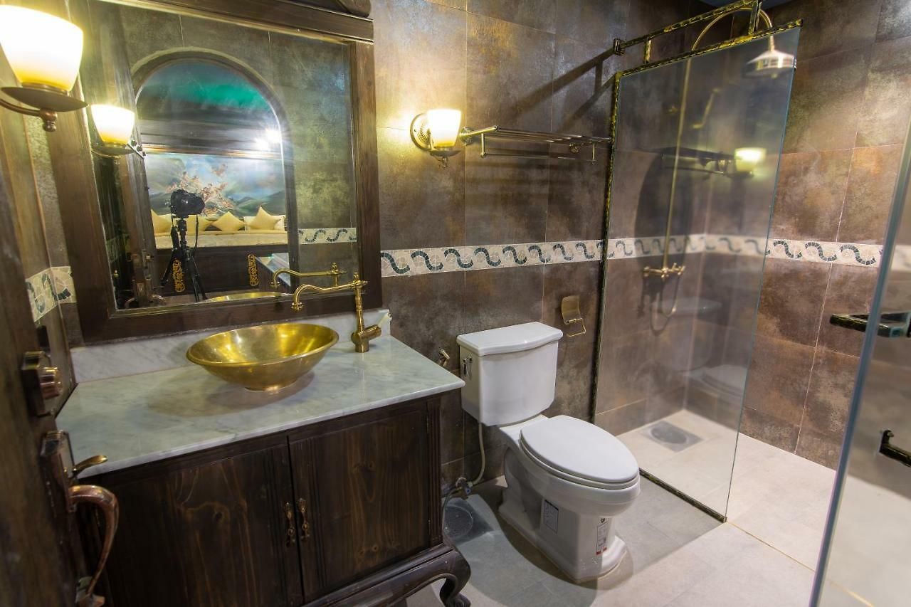 โรงแรม Castle Suites 5*