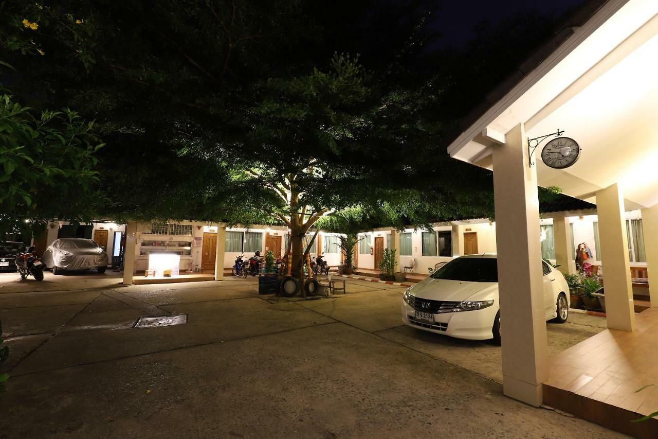 โรงแรม Right Spot *