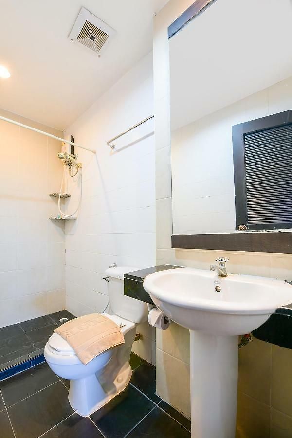 โรงแรม Oyo 273 M Place 2*