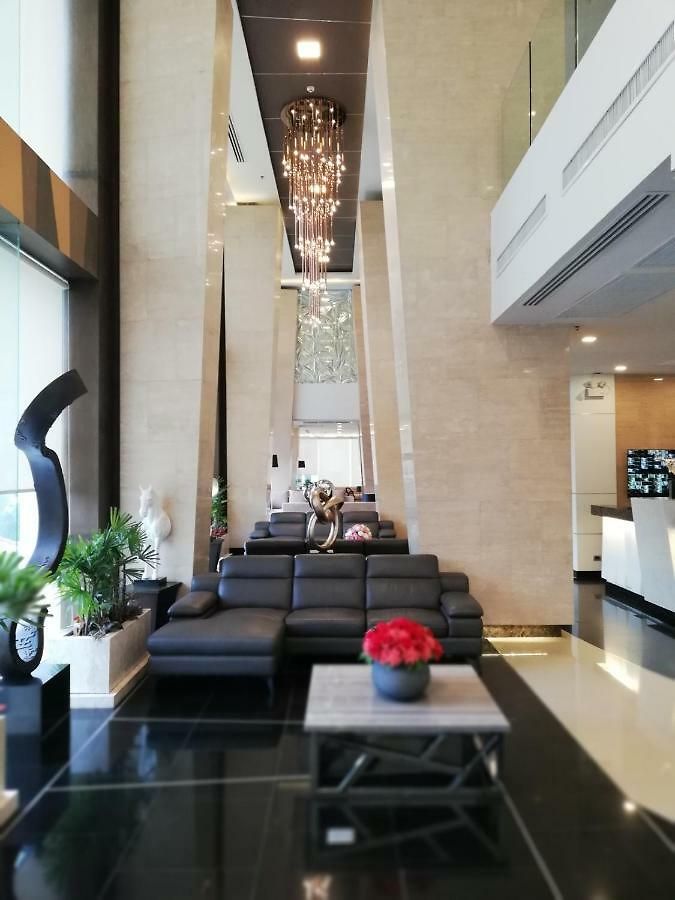 The Peak Towers Sea View อพาร์ทเม้น