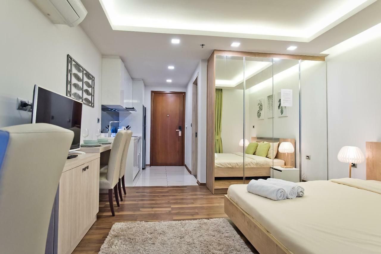 Stylish In Peak Towers Apartment