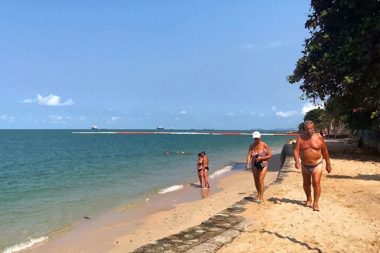 Green Beach โรงแรม