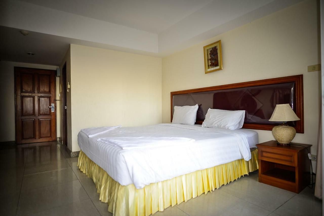 Rajadhani โรงแรม 3*