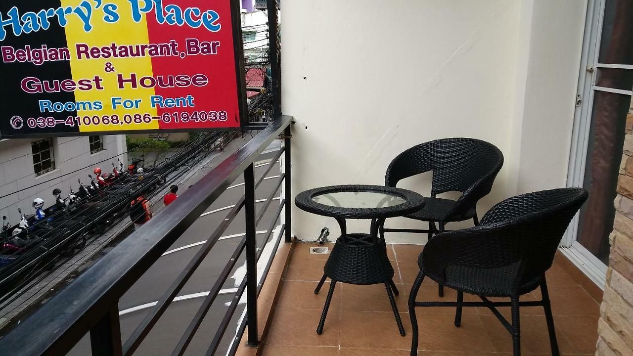 ที่พักพร้อมอาหารเช้า Harry's Place 2*