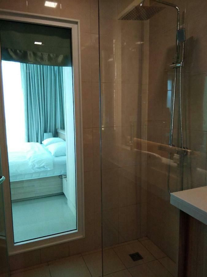 City Garden Tower Condominium 5*