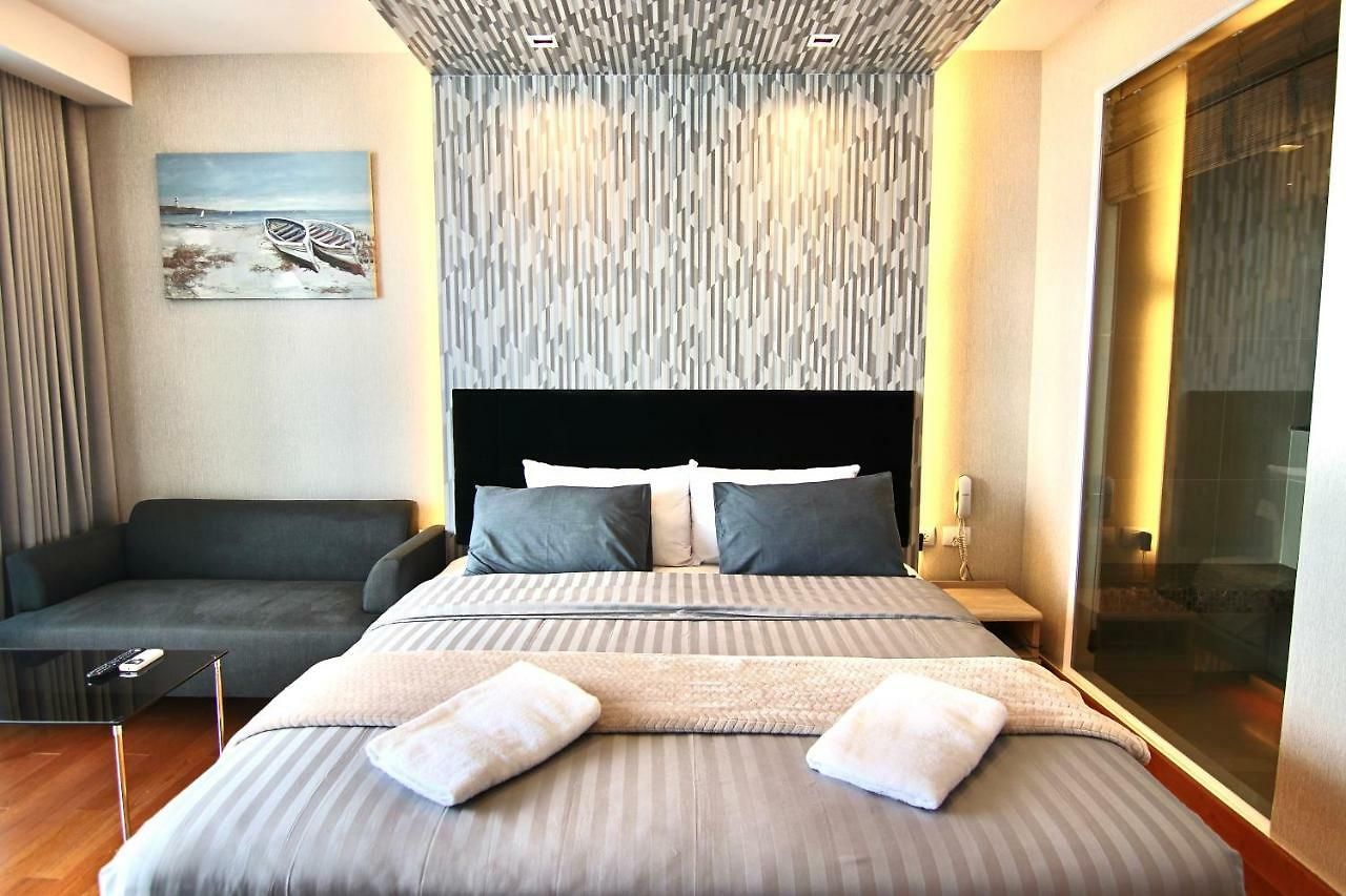 Luxurious Beachfront Apartment