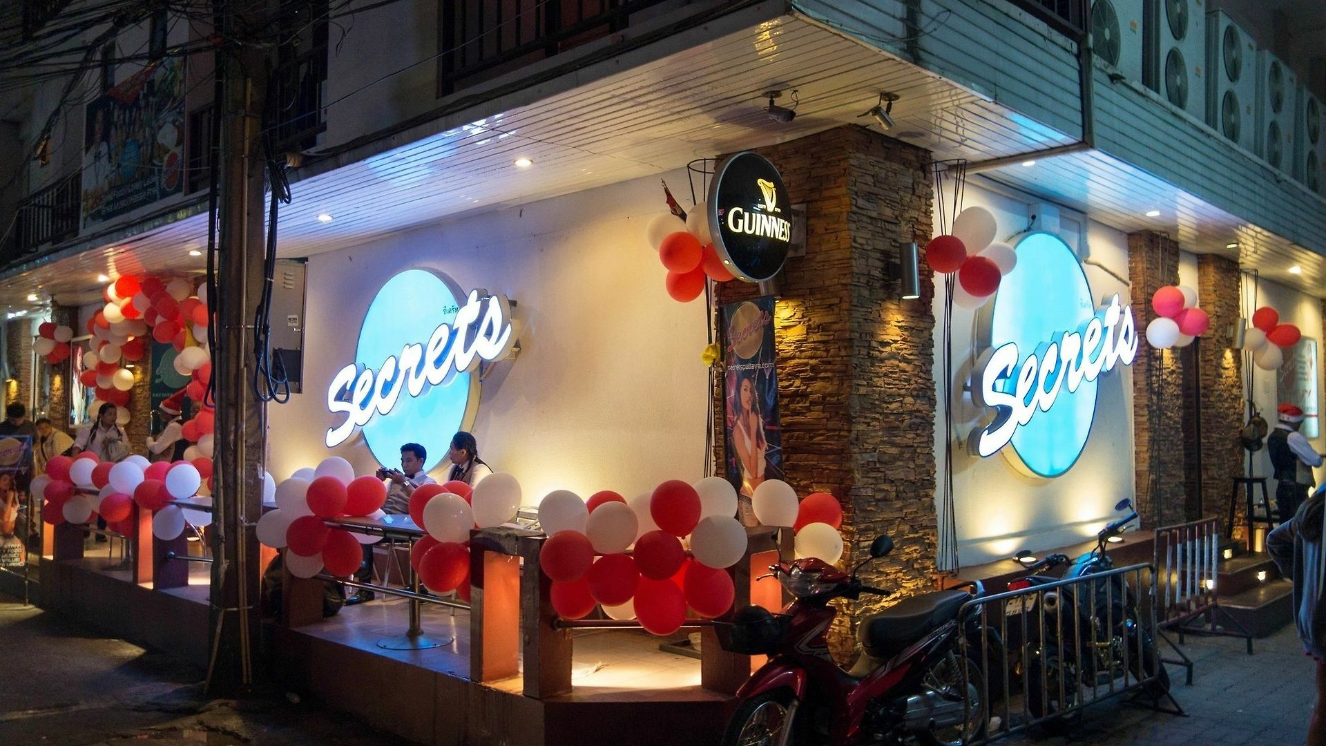 Secrets โรงแรม