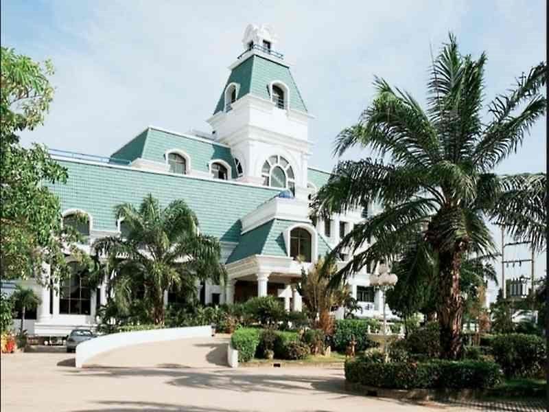 โรงแรม โรงแรมคาเมลอท