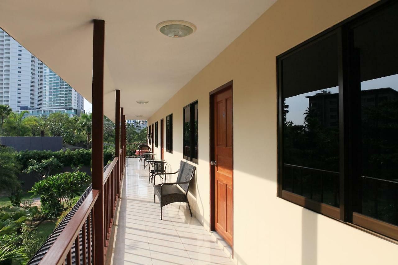 Green Beach โรงแรม
