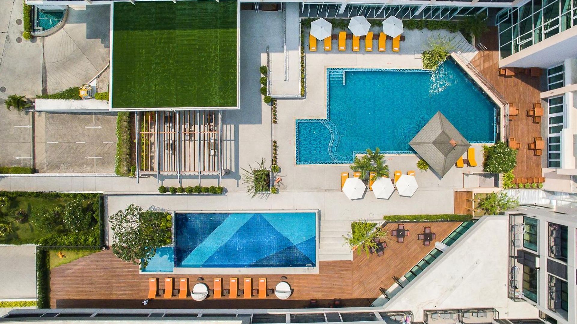 J โรงแรม Pattaya