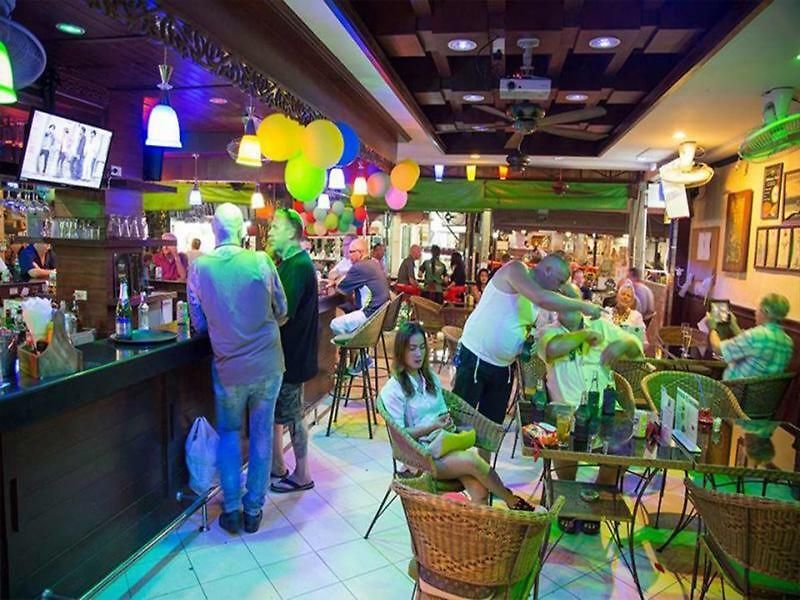 โรงแรม Harrys Bar & Restaurant Pattaya