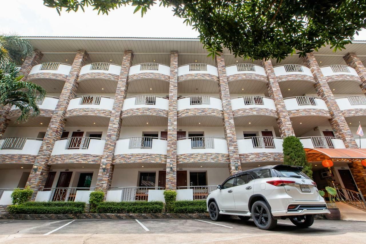 Selina Place โรงแรม 3*