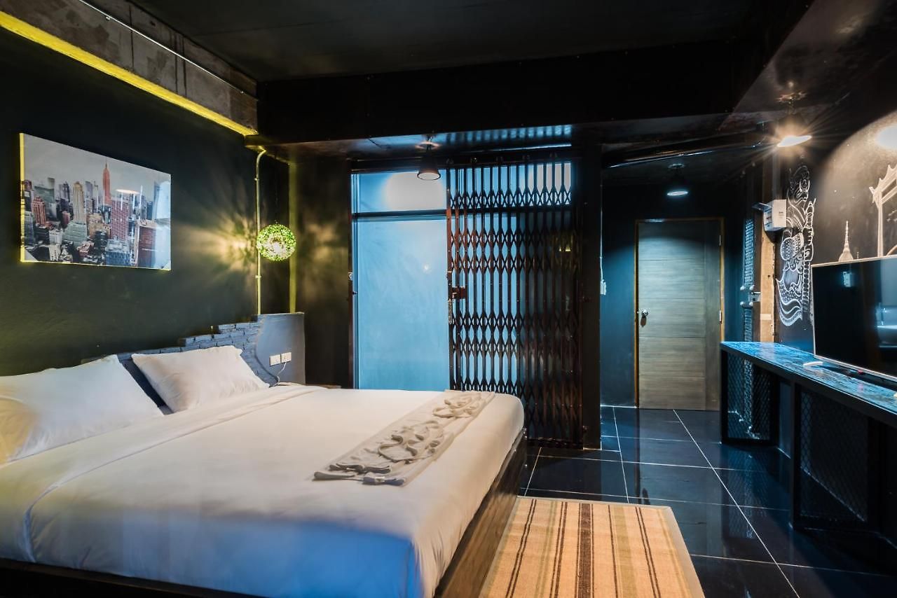 Nine Blue โรงแรม 3*