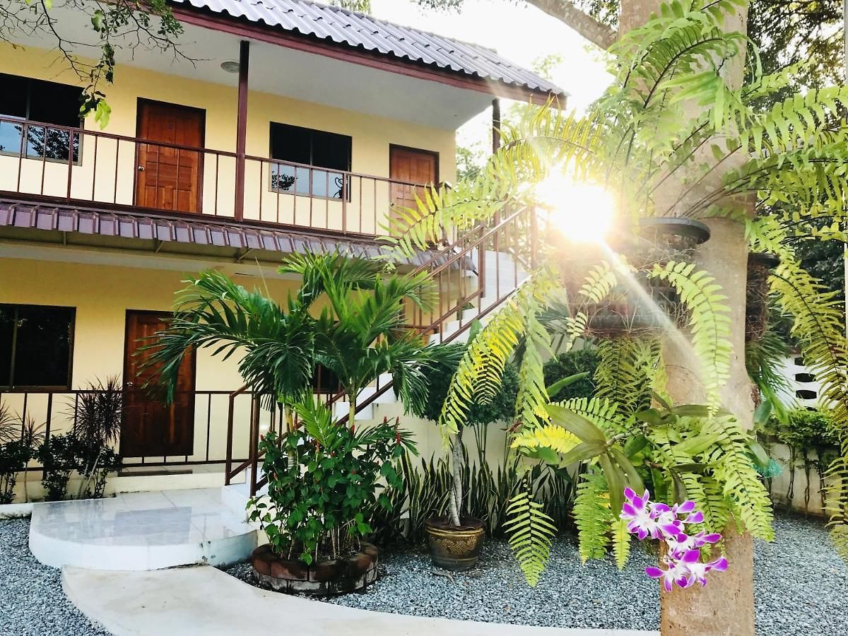 Green Beach โรงแรม